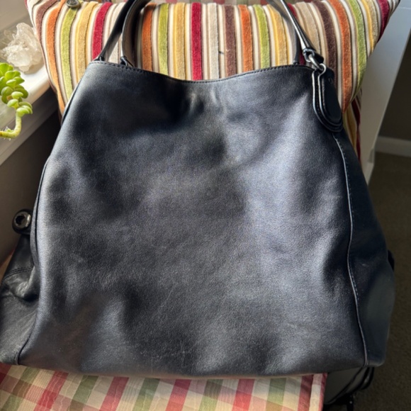 Authentic Coach Studded hobo/shoulder bag in black leather with a stud-pattern - Picture 8 of 9